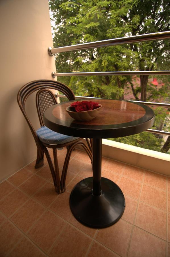 Boonthavon Aparthotel Chiang Mai Bagian luar foto
