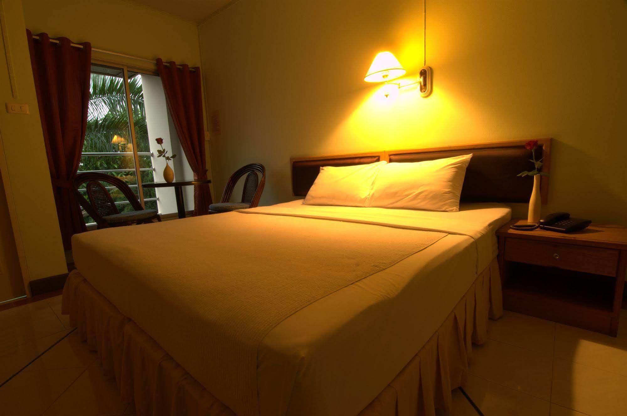 Boonthavon Aparthotel Chiang Mai Bagian luar foto